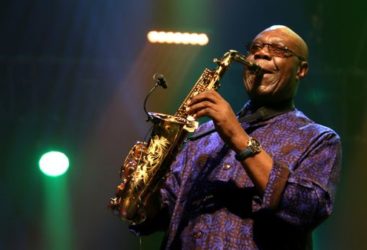 Les stars atteintes par le coronavirus : Manu Dibango  hospitalisé