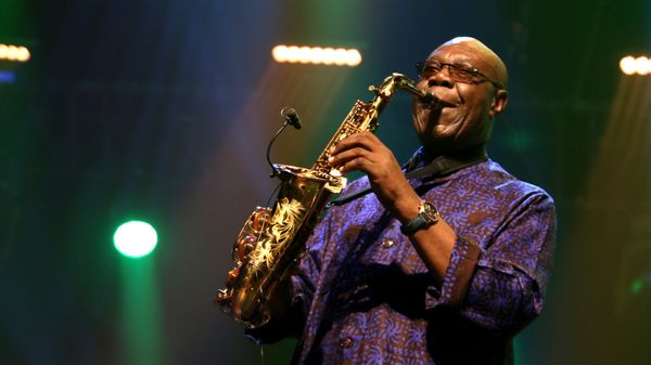 Les stars atteintes par le coronavirus : Manu Dibango  hospitalisé