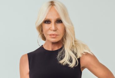 DONATELLA VERSACE FAIT UN DON DE 200 000 EUROS POUR LUTTER CONTRE LE CORONAVIRUS