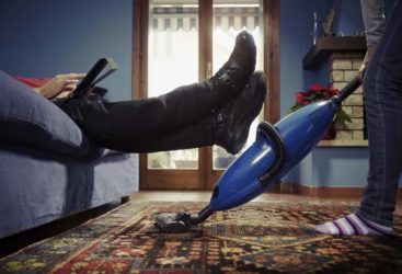 Charge mentale des femmes : Le confinement met en lumière les inégalités domestiques !!