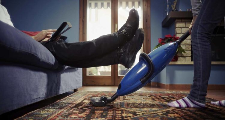 Charge mentale des femmes : Le confinement met en lumière les inégalités domestiques !!