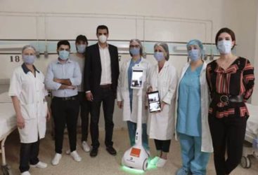 Enova, Orange Tunisie et Dräxlmaier : Le robot Zourni déployé à l’hôpital Abderrahman Mami pour rapprocher les malades de leurs famille