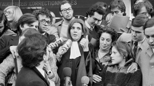 De Gaulle: "Madame ou Mademoiselle?" ..Gisèle Halimi: "Appelez-moi Maître."