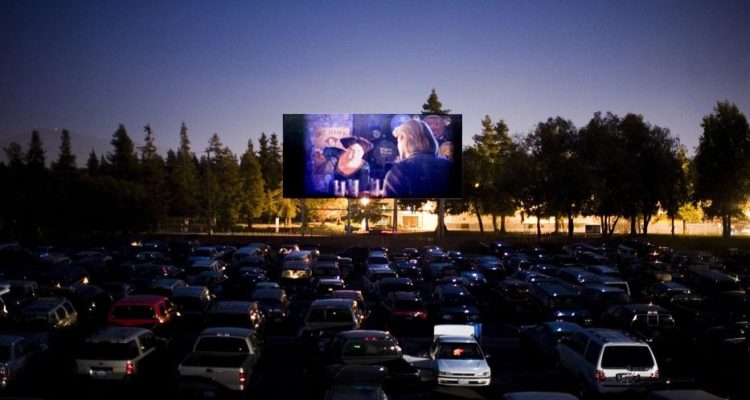 Le cinéma drive-in  s’installe à Sidi Bousaid : Et si on réimaginait le cinéma façon " American Graffiti "