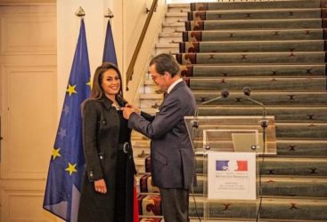 فرنسا تمنح  هند صبري وسام الفنون والآداب