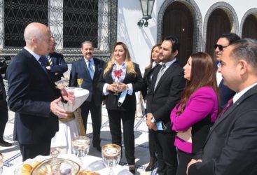 ‎  التونسيين  ‎  رئيس الجمهورية يستقبل أعضاء نقابة الفنانين ‎