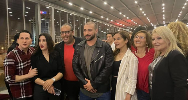 Les acteurs et l’équipe de réalisation de la série ELFoundou au Laico Tunis pour la célébration du dernier épisode