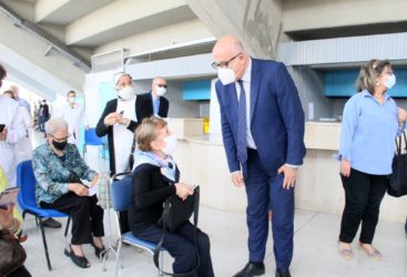 وزير الصحة يزور المركزين الجهويين للتلقيح بالمنزه وأريانة