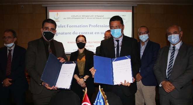Cérémonie d’attribution des contrats de subvention pour financer des projets de formation professionnelle dans le gouvernorat de Médenine dans le cadre du Programme d’Initiative Régionale d’Appui au Développement durable « IRADA »