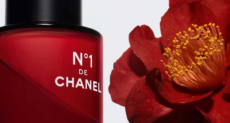 Chanel N1 dévoile le pouvoir du camélia rouge