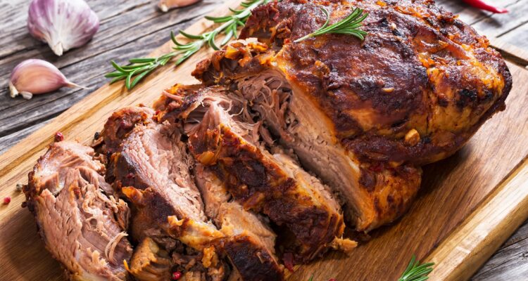Épaule d&rsquo;agneau entière rôtie au four
