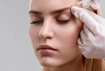 SOURCILS TOMBANTS : LA MÉDECINE ESTHÉTIQUE PEUT AIDER !