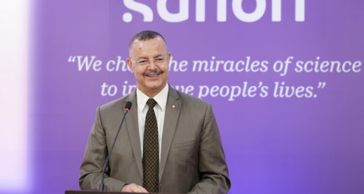 Le ministre de la Santé inaugure de nouvelles capacités de production réalisées par Sanofi Tunisie sur son site industriel de Megrine.
