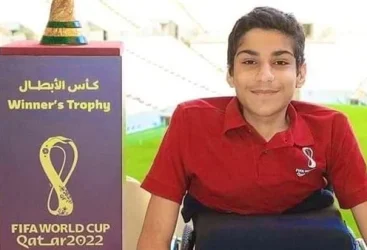 Cérémonie d&rsquo;ouverture de la coupe du monde : un jeune homme souffrant du syndrome de régression caudale ouvre le show avec des versets du Coran.