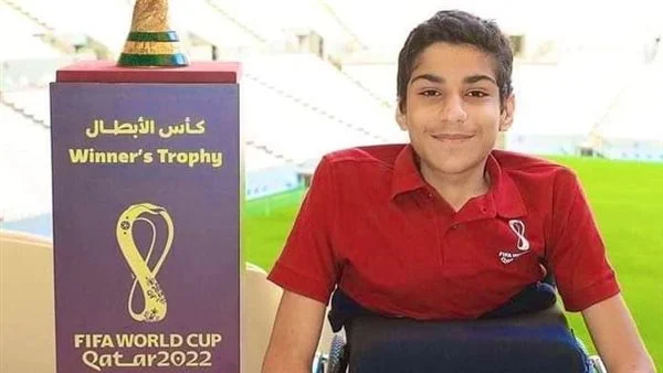 Cérémonie d&rsquo;ouverture de la coupe du monde : un jeune homme souffrant du syndrome de régression caudale ouvre le show avec des versets du Coran.