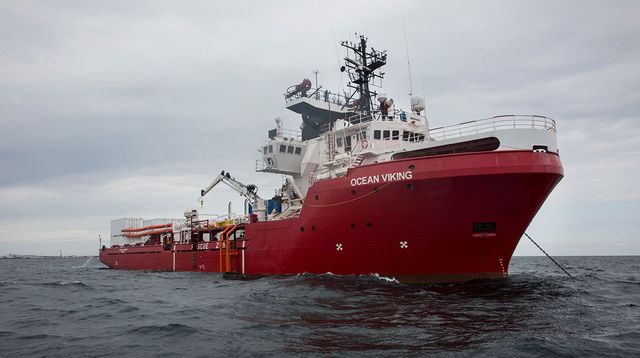 Après des jours de tensions entre l&rsquo;Italie et la France, 230 migrants débarquent à Toulon à bord de l&rsquo;Ocean Viking. 