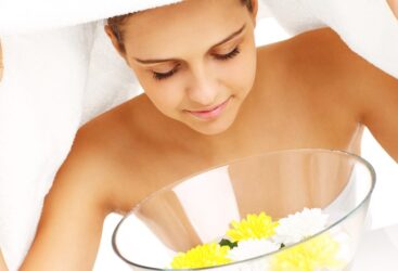LA FUMIGATION DU VISAGE OU BAIN DE VAPEUR POUR LE VISAGE.