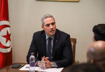 Le ministre du Tourisme rencontre le superviseur général de la Chambre internationale de la jeunesse de l&rsquo;Afrique du Nord et du Moyen-Orient.