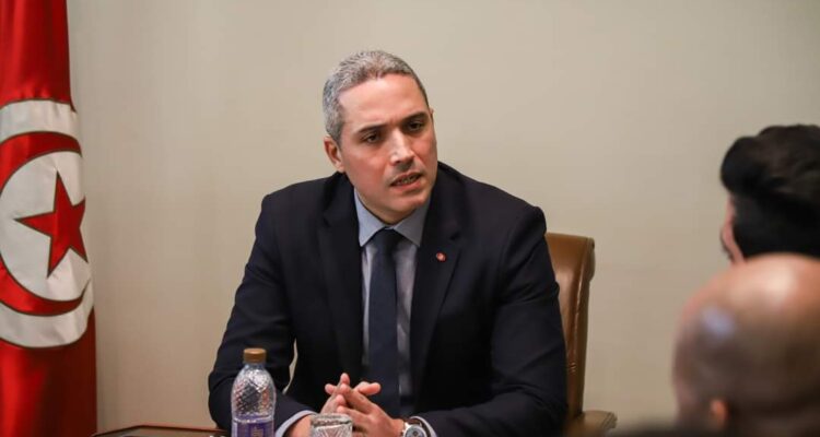 Le ministre du Tourisme rencontre le superviseur général de la Chambre internationale de la jeunesse de l&rsquo;Afrique du Nord et du Moyen-Orient.
