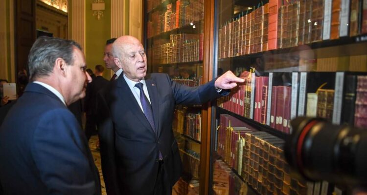 Kais Said passe en revue un certain nombre de textes juridiques et constitutionnels américains lors de sa visite à la Bibliothèque du Congrès.