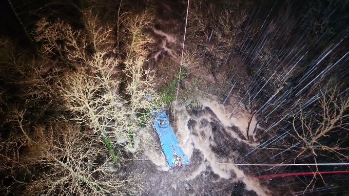 Espagne: Deux morts et 3 portées disparues suite à la chute d&rsquo;un bus dans une rivière.