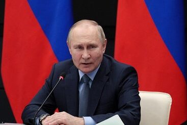 Russie : Vladimir Poutine interdit la vente de pétrole russe à certains pays.
