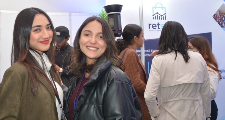 À la South Mediterranean University, on apprend le « Dress Code » aux étudiantes et aux étudiants.