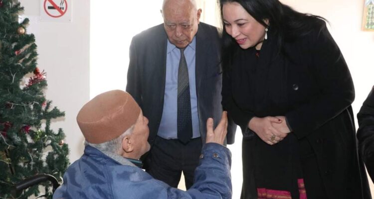 Le ministre de la Famille décide de doubler immédiatement par 3 le nombre d&rsquo;aides-soignants dans les établissements de soins des personnes âgées.