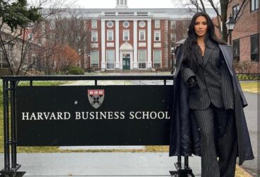 KIM KARDASHIAN DONNE UN COURS À LA HARVARD BUSINESS SCHOOL.