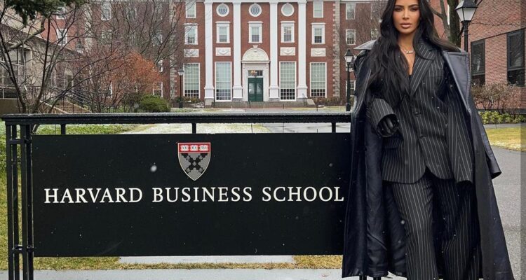 KIM KARDASHIAN DONNE UN COURS À LA HARVARD BUSINESS SCHOOL.