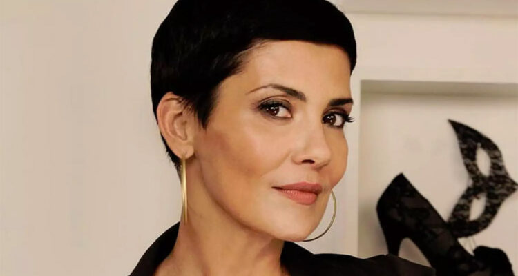 Les conseils de Cristina Cordula pour choisir la couleur de blush idéale pour sa carnation. 