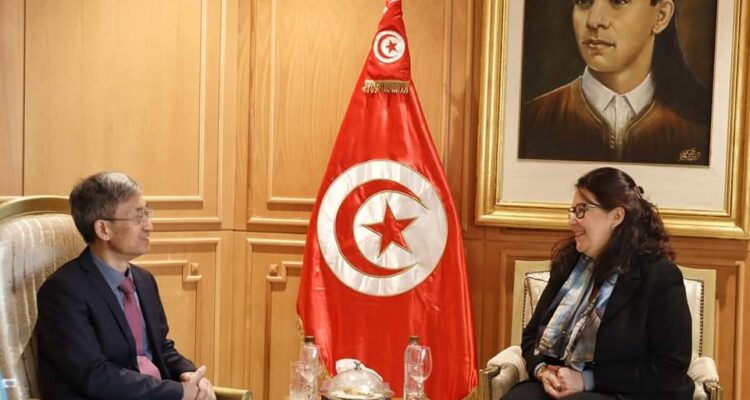 Renforcement de la coopération entre la Tunisie et la Chine dans le domaine culturel : La ministre des affaires culturelles rencontre l&rsquo;ambassadeur chinois.