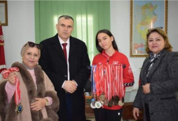 Béja : Honoration de la championne tunisienne de gymnastique Maram Hammami.
