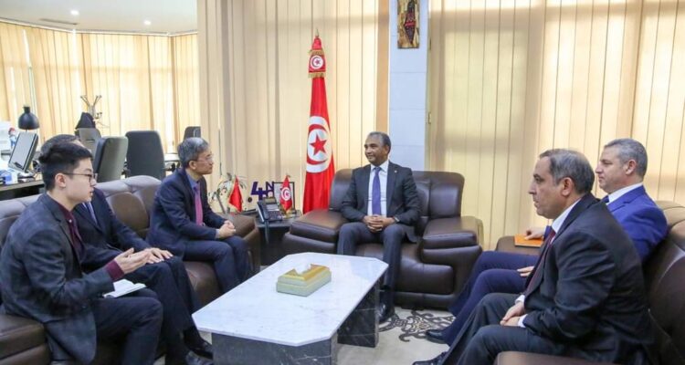Le ministre de la Jeunesse et des Sports, reçoit l&rsquo;ambassadeur de la République populaire de Chine en Tunisie.