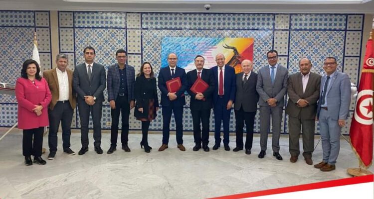 Tunisair signe une convention avec la Fédération Tunisienne des directeurs de journaux.