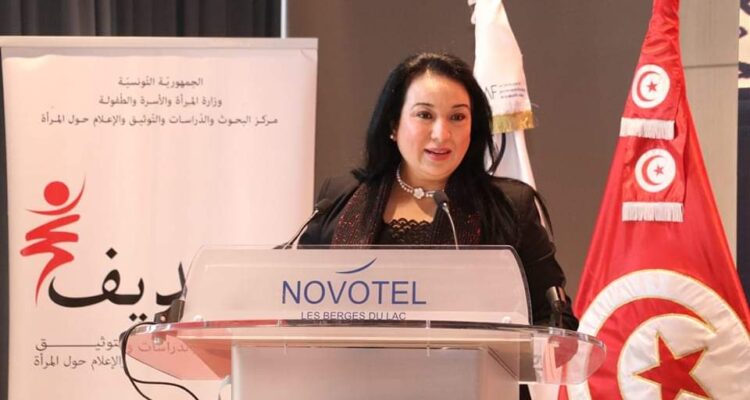 La ministre de la Famille inaugure la conférence présentant les résultats de la recherche utilisée pour prévenir l&rsquo;extrémisme violent.