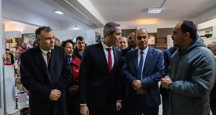 Béja: Le Ministre du tourisme inaugure le village artisanal.