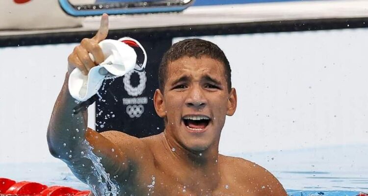 Ayoub Hafnaoui récolte la médaille d&rsquo;or du 800 mètres.