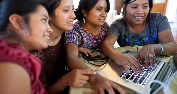 Thème de la Journée internationale des femmes 2023 : « Pour un monde digital inclusif : innovation et technologies pour l’égalité des sexes ».