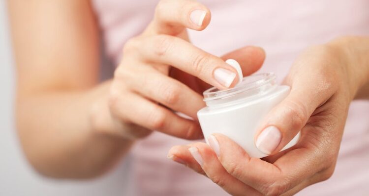 Suspension de la vente de produits de beauté contenant des corticoïdes à effet anti-inflammatoire.