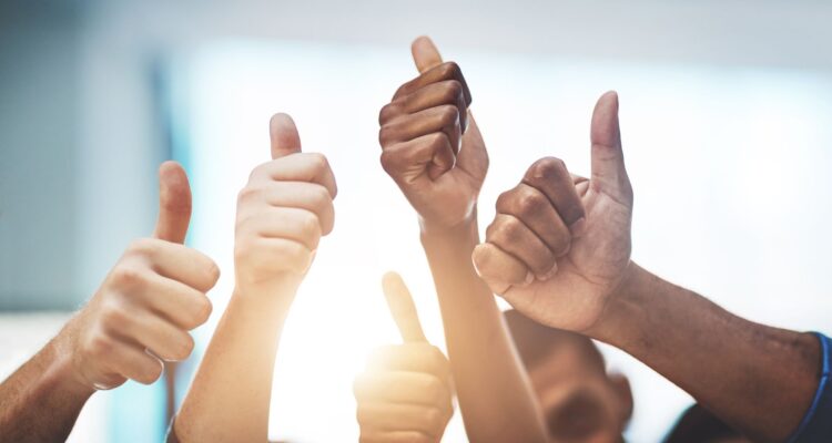 1er Mars: Journée Mondiale du Compliment.
