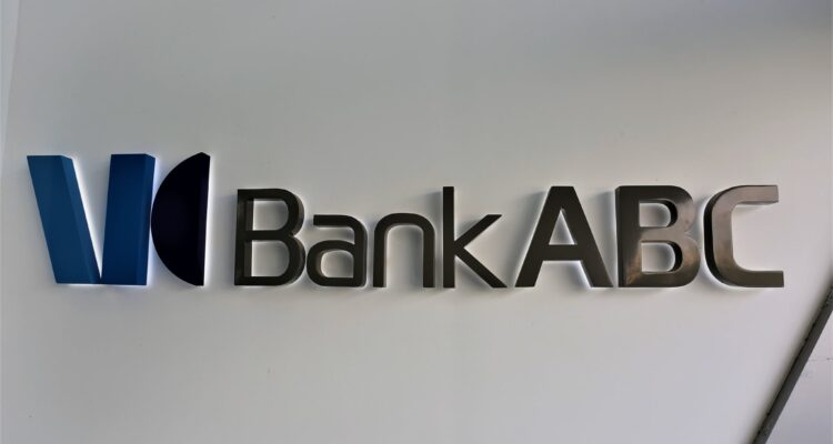 Bank ABC organise une rupture du jeûne en faveur des personnes âgées de Manouba.