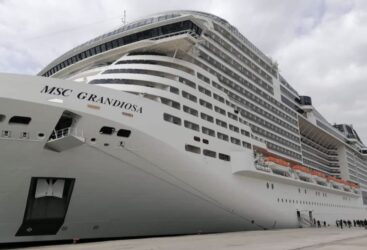 Port de la Goulette: arrivée du premier voyage touristique en bateau transportant environ 5500 touristes et 1700 membres d&rsquo;équipage.