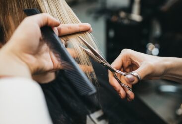 Coiffure « contour bob » : une nouvelle tendance pour donner du volume aux cheveux et structurer le visage.
