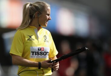 Joy Neville continue de marquer l&rsquo;histoire en devenant la première arbitre vidéo féminine lors de la Coupe du monde de rugby 2023.