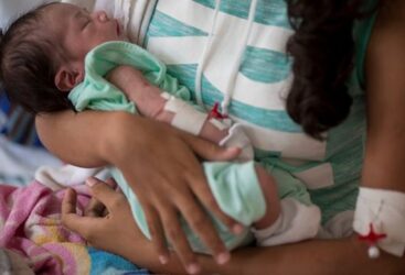 Escroquerie à la nationalité britannique : des hommes se font passer pour les pères de bébés migrants.