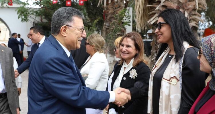 Le président de l&rsquo;ARP encourage la présence de la femme tunisienne dans les postes de décision.