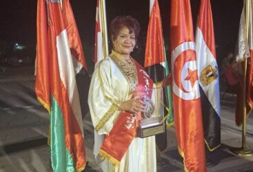 Une mère tunisienne honorée au Festival international de la mère idéale pour son dévouement exceptionnel envers son enfant.