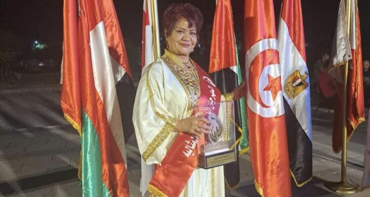 Une mère tunisienne honorée au Festival international de la mère idéale pour son dévouement exceptionnel envers son enfant.
