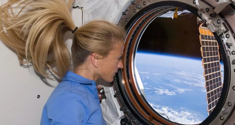 Les femmes pourraient être plus efficaces que les hommes dans les missions spatiales, selon une étude de l’Agence spatiale européenne.